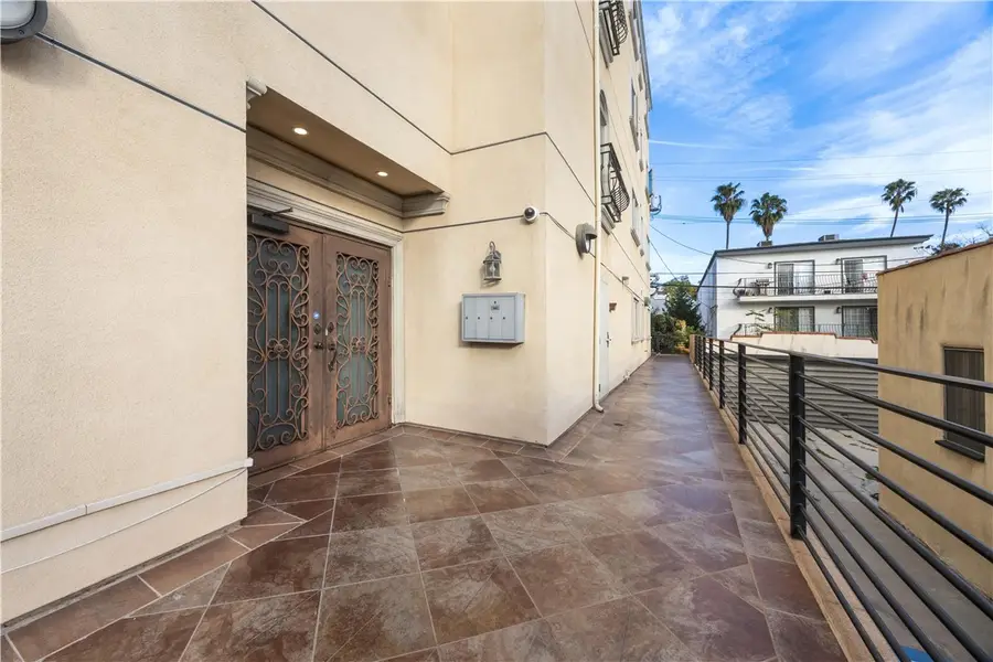 918 S Wooster Street #2, Los Angeles, CA 90035 - #3
