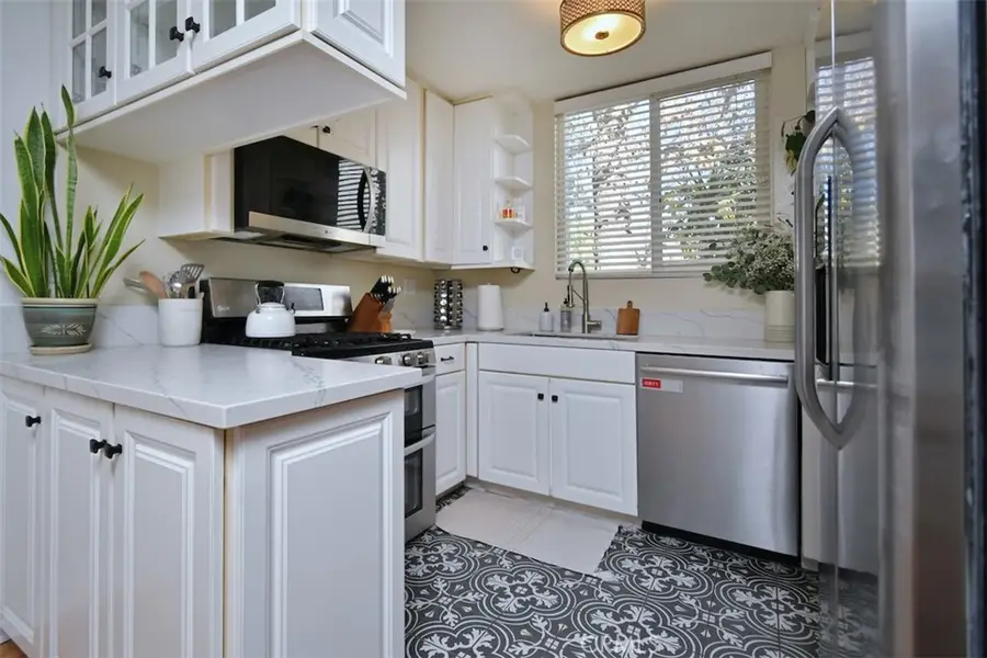 805 E Acacia Avenue #F, Glendale, CA 91205 - #3