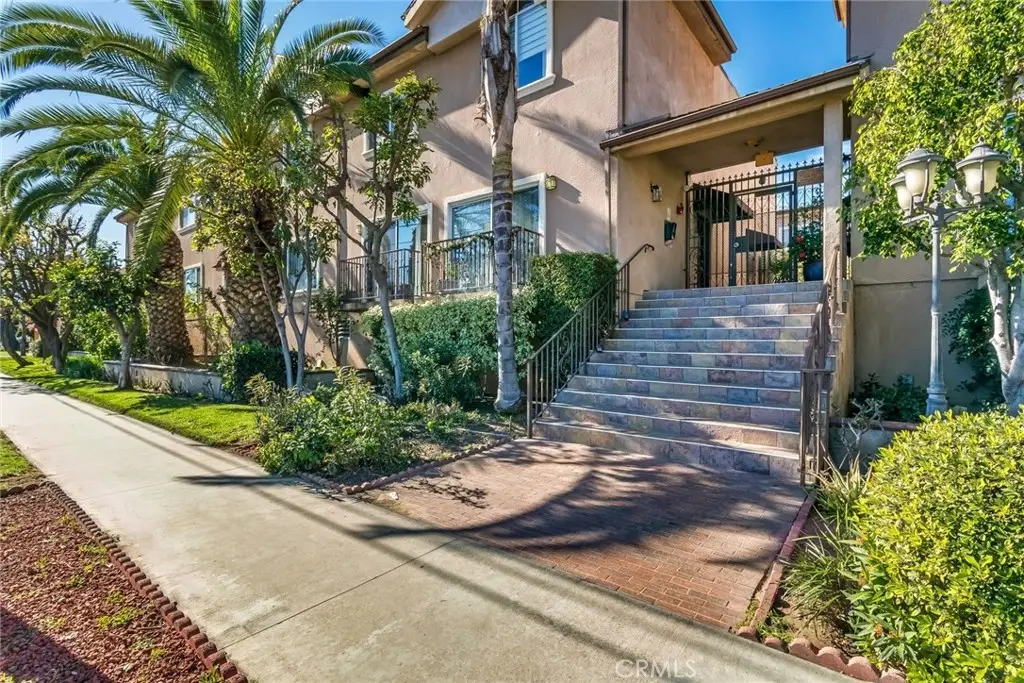6525 Woodman Avenue #11, Valley Glen, CA 91401 - Image #1