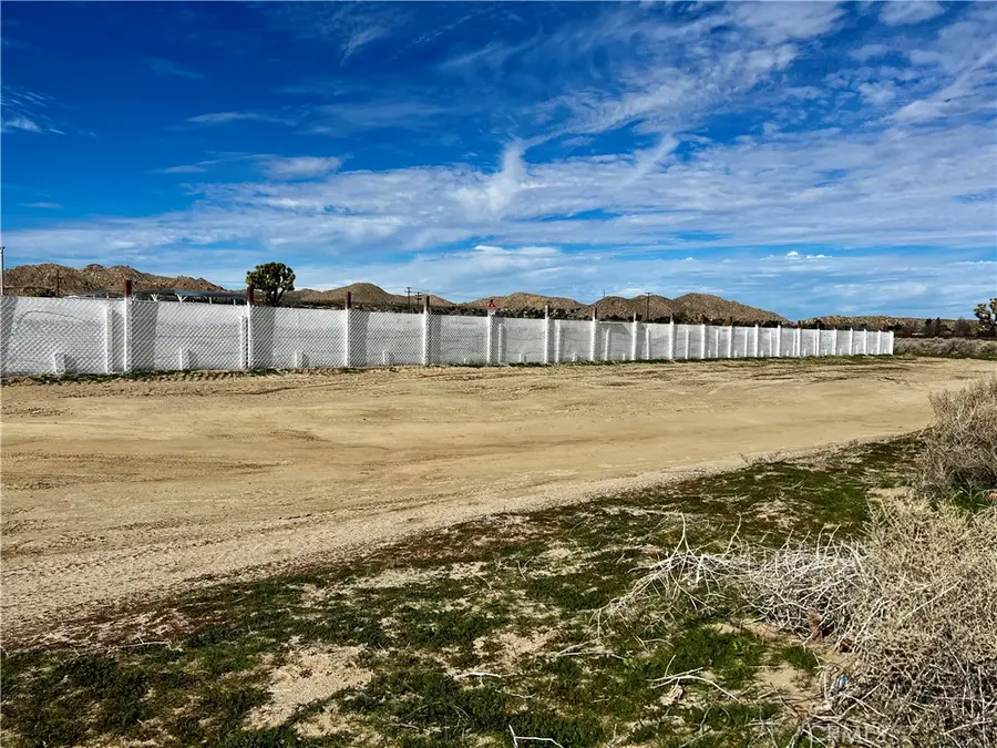 171 Ste Vic Avenue Q2, Palmdale, CA 93591 - Image #3