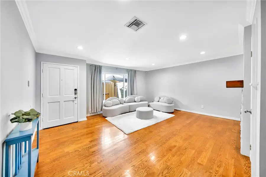 18631 Collins #10, Tarzana, CA 91356 - #3