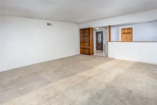 7915 Owensmouth Avenue, Canoga Park, CA 91304