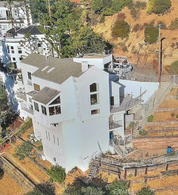 2579 Leicester Drive, Los Angeles, CA 90046