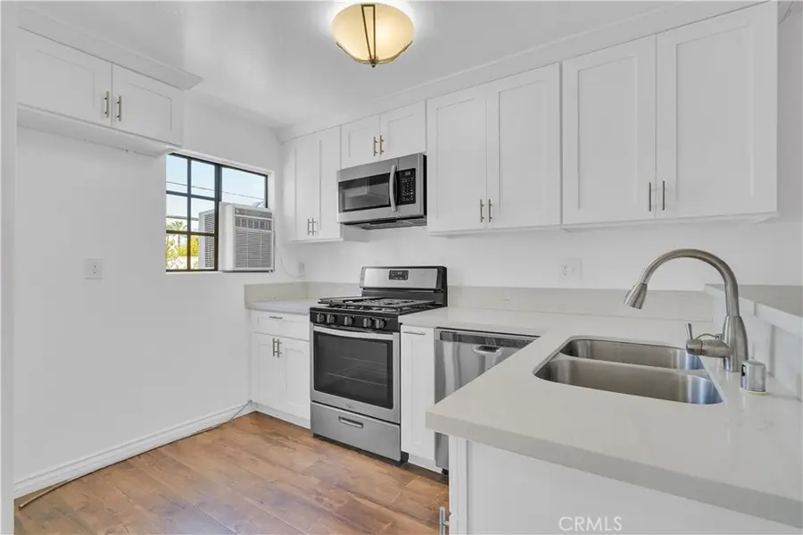 18530 Hatteras Street #209, Tarzana, CA 91356 - Image #3