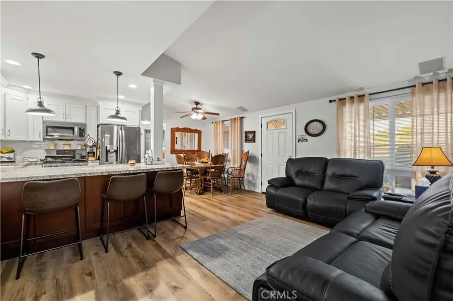 19160 Avenue Of The Oaks #B, Newhall, CA 91321 - Image #3