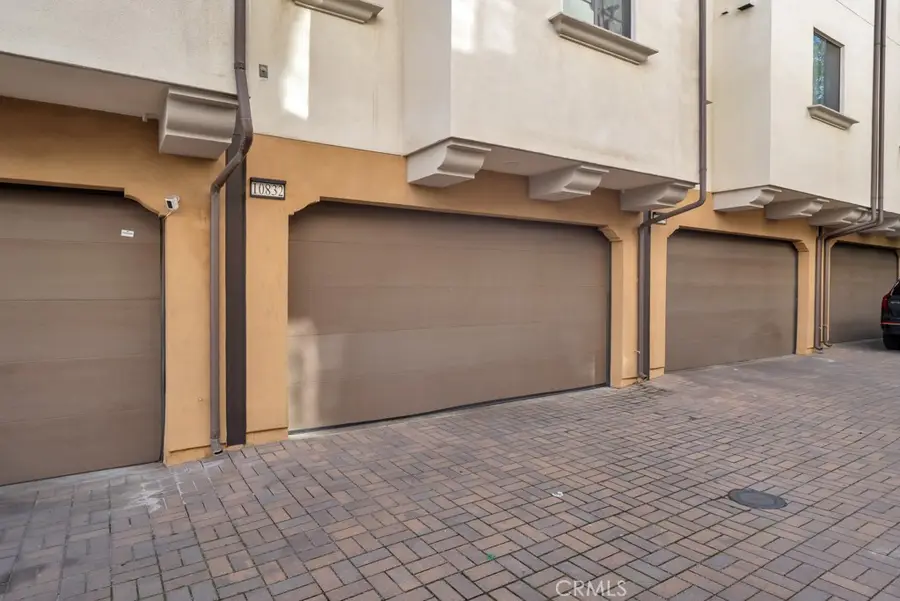 10832 W Riverton Court, Toluca Lake, CA 91602 - Image #3