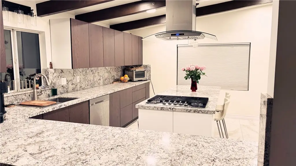 19516 Blythe, Reseda, CA 91335 - #1