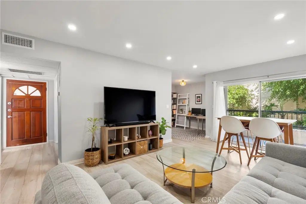 18307 Burbank #5, Tarzana, CA 91356 - #1