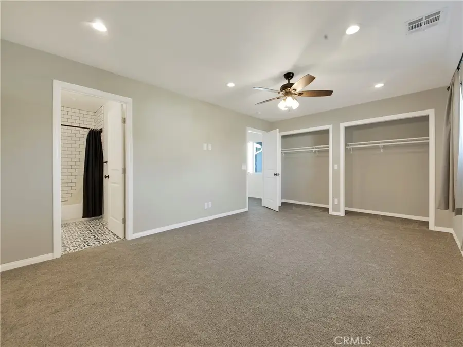 6215 Glide Avenue, Woodland Hills, CA 91367 - #2