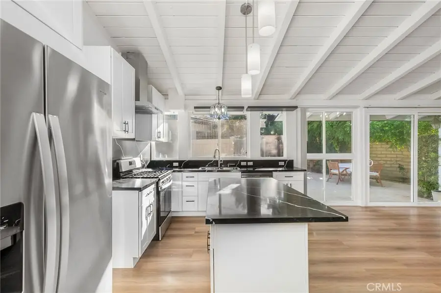 8341 Delco Avenue, Winnetka, CA 91306 - #3