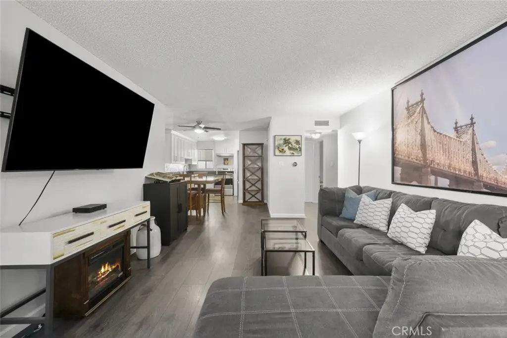 18555 Collins Street #C18, Tarzana, CA 91356 - #1