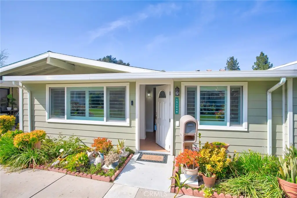 19204 Avenue Of The Oaks #B, Newhall, CA 91321 - #1