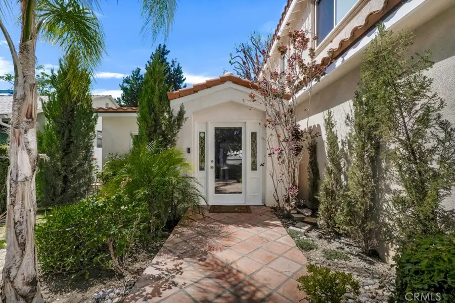 5063 Serrania Avenue, Woodland Hills, CA 91364 - #3