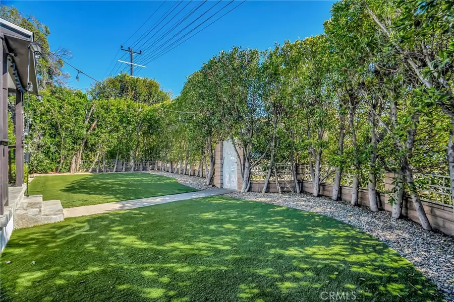 17329 Burbank Boulevard, Encino, CA 91316 - #3