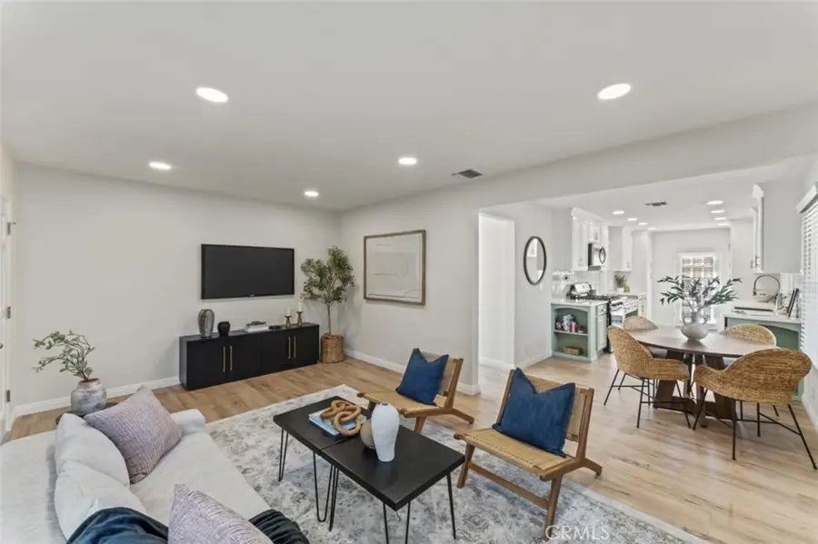 17008 Hartland St, Lake Balboa, CA 91406 - #3