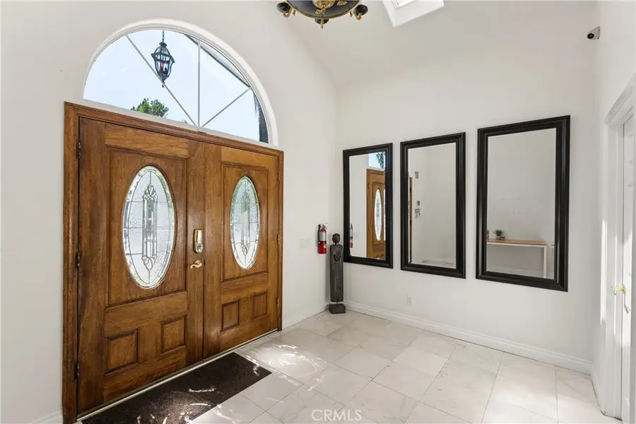 18841 Pasadero Drive, Tarzana, CA 91356 - #3