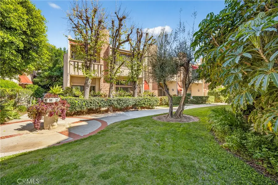 5240 Yarmouth, Encino, CA 91316 - #3