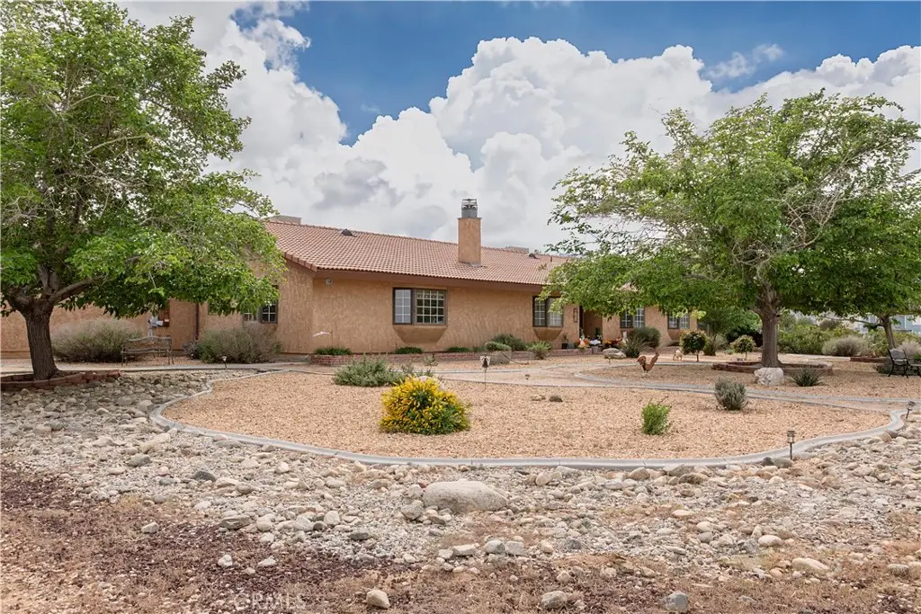 2212 W Avenue O8, Palmdale, CA 93551 - #1