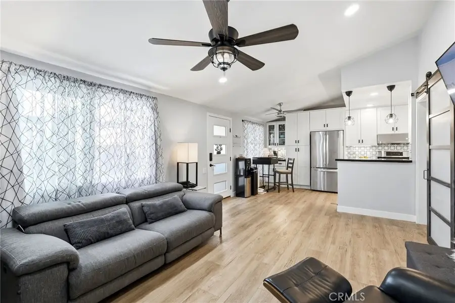 19237 Avenue Of The Oaks #B, Newhall, CA 91321 - #3