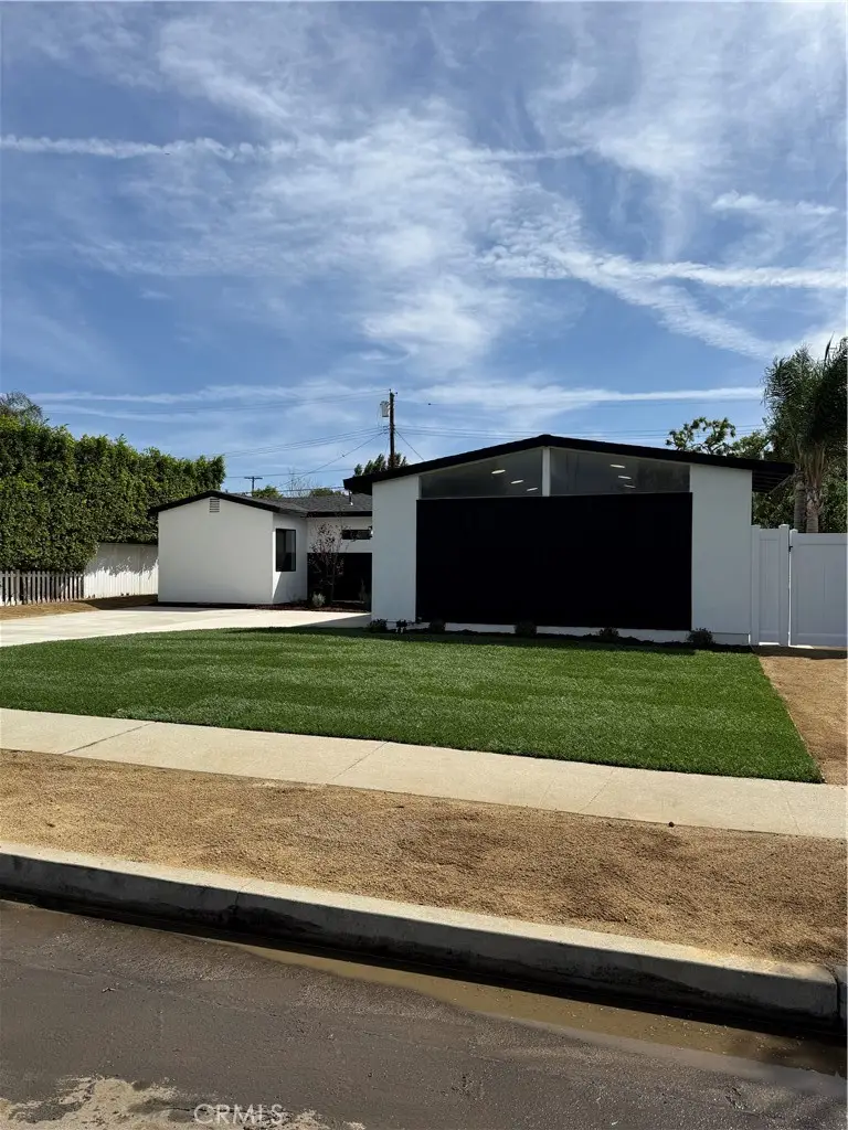 6902 Lasaine Avenue, Lake Balboa, CA 91406 - #3