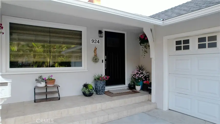 924 Irivng Drive, Burbank, CA 91054 - #2