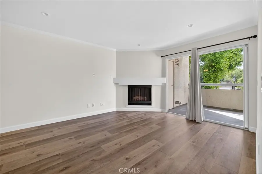 5520 Owensmouth Avenue #103, Woodland Hills, CA 91367 - #2