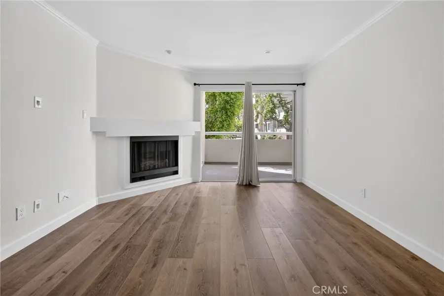 5520 Owensmouth Avenue #103, Woodland Hills, CA 91367 - #3