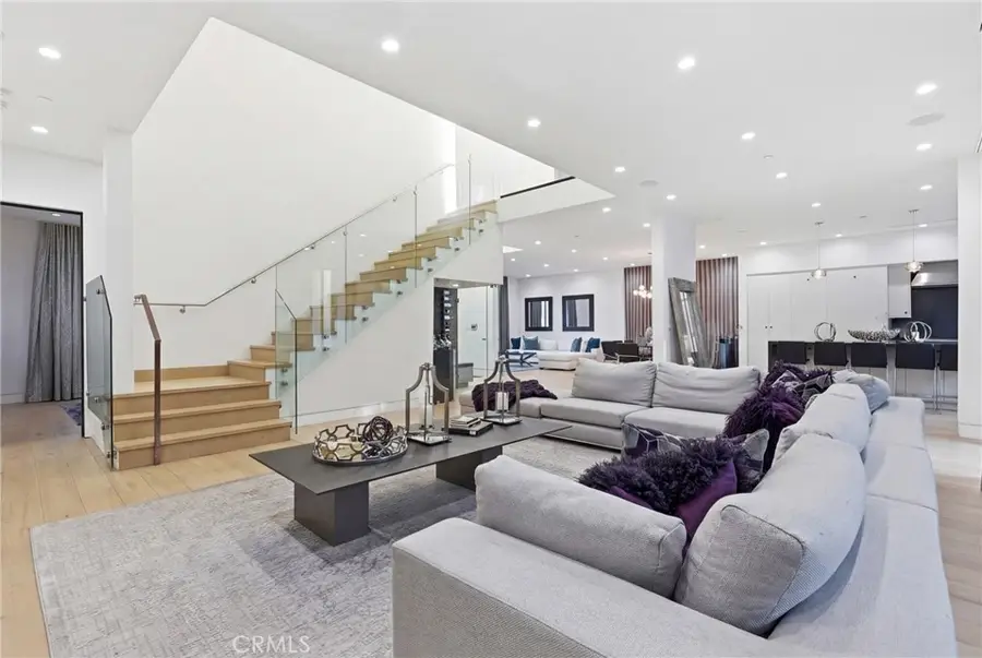 4545 Stern Avenue, Sherman Oaks, CA 91423 - #3