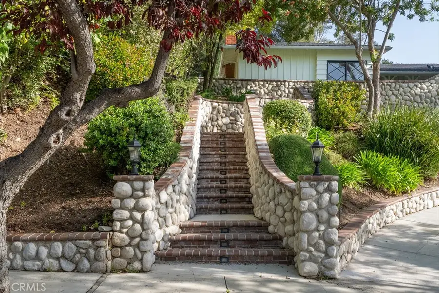 23555 Neargate, Newhall, CA 91321 - #3