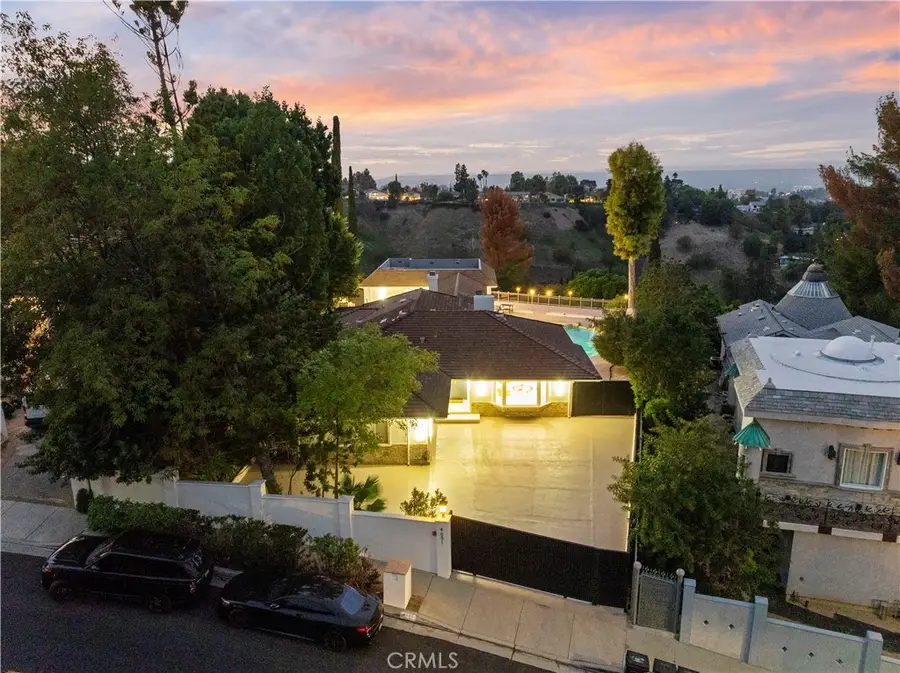 4651 Ellenita Ave., Tarzana, CA 91356 - #2