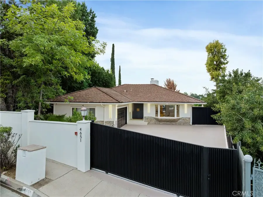 4651 Ellenita Ave., Tarzana, CA 91356 - #3