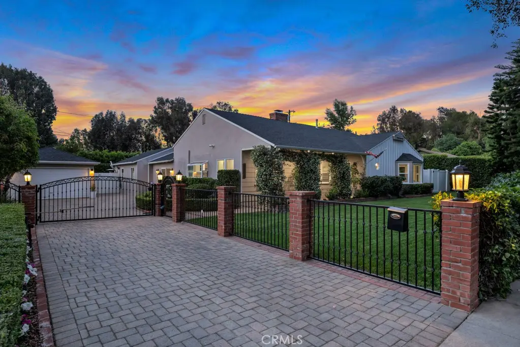 21219 De La Osa, Woodland Hills, CA 91364 - #1