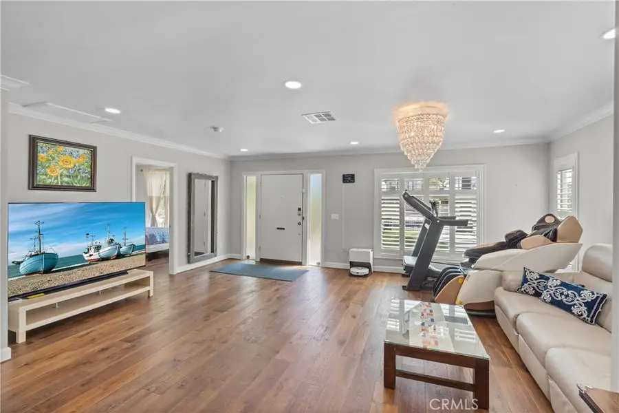 1043 S Victoria Avenue, Los Angeles, CA 90019 - #3