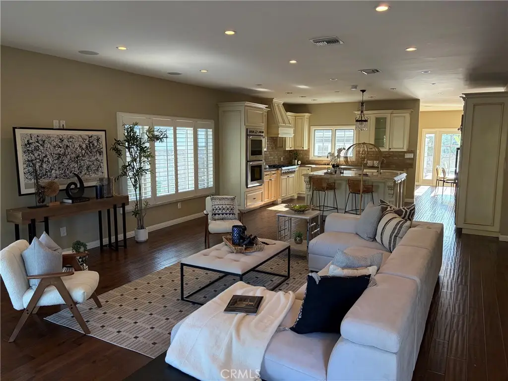 5704 Columbus, Sherman Oaks, CA 91411 - #1