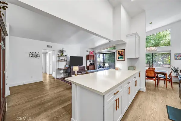 5805 Whitsett Avenue #201, Valley Village, CA 91607