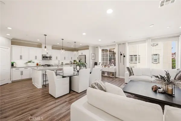 442 Stratus #4, Simi Valley, CA 93065