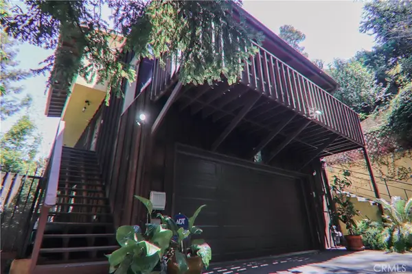 518 Latimer Rd, Santa Monica, CA 90402