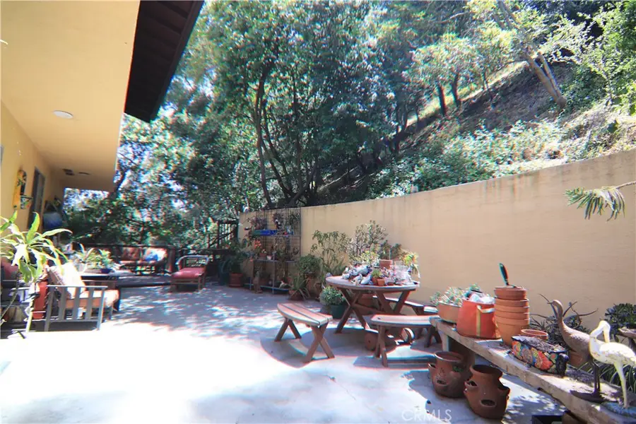 518 Latimer Rd, Santa Monica, CA 90402 - #2