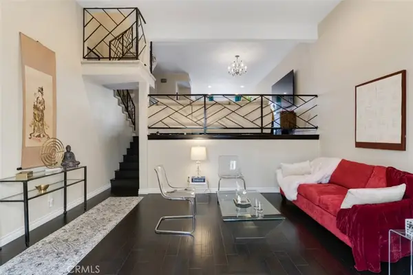 21125 Lassen Street #2, Chatsworth, CA 91311