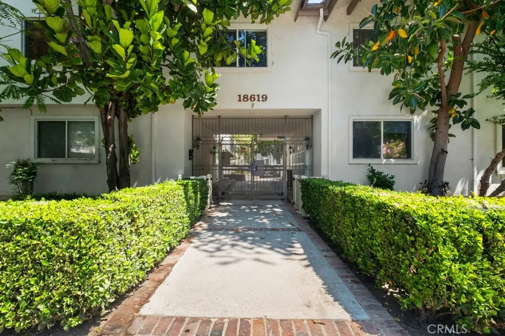 18619 Collins #F30, Tarzana, CA 91356 - #1