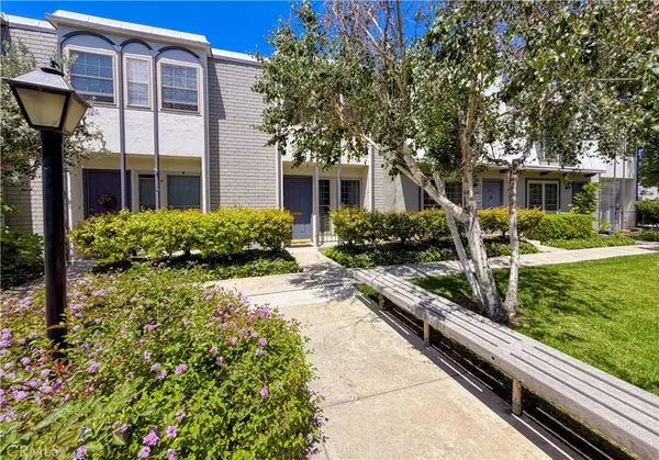 22123 Oxnard Street, Woodland Hills, CA 91367
