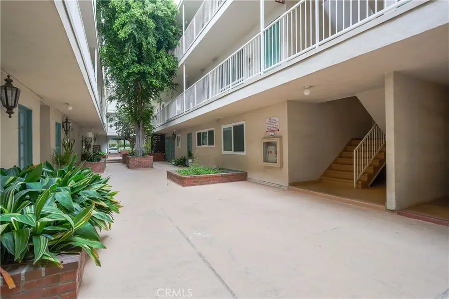 5320 Zelzah Avenue #201, Encino, CA 91316 - #3