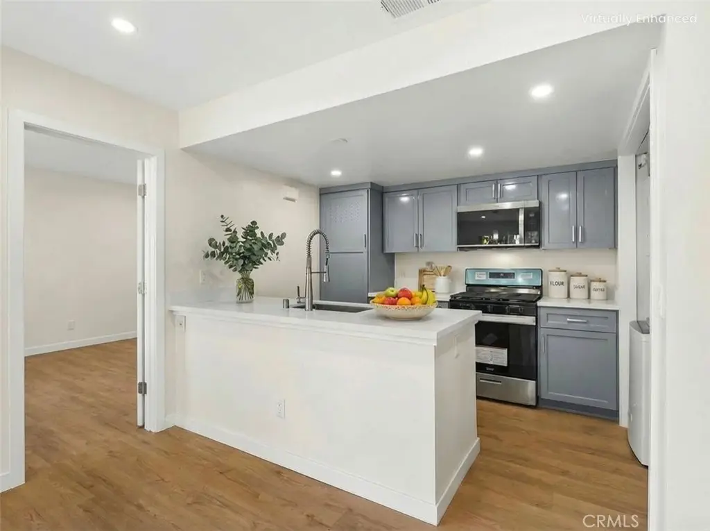 10237 De Soto #A, Chatsworth, CA 91311 - #1