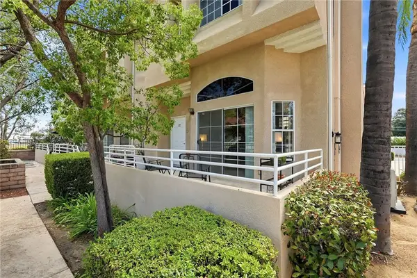 7109 Farralone #117, Canoga Park, CA 91303