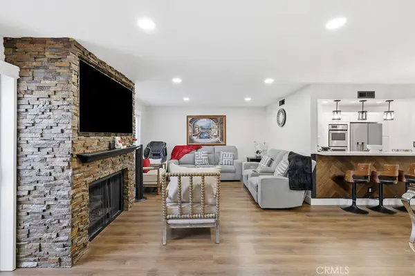 8341 De Soto #15, Canoga Park, CA 91304