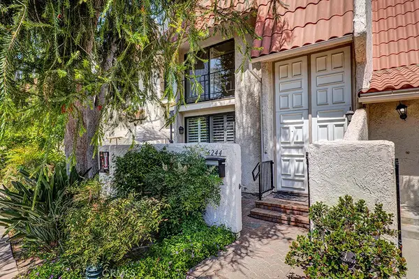 6244 Shoup Avenue, Woodland Hills, CA 91367