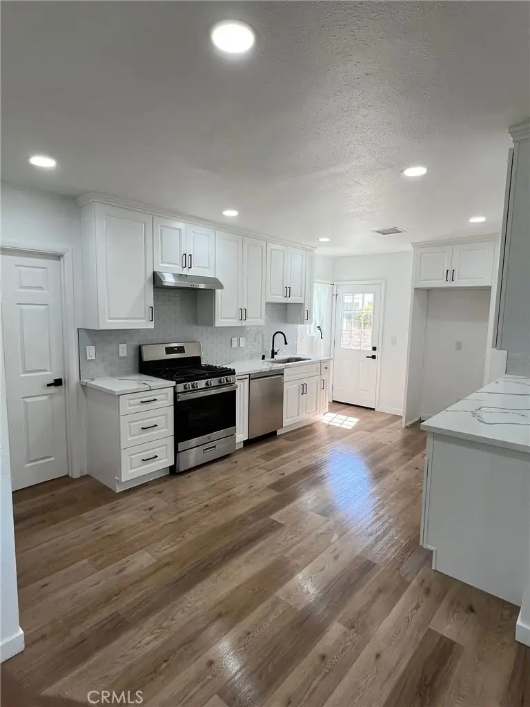 18736 Hart, Reseda, CA 91335 - #2
