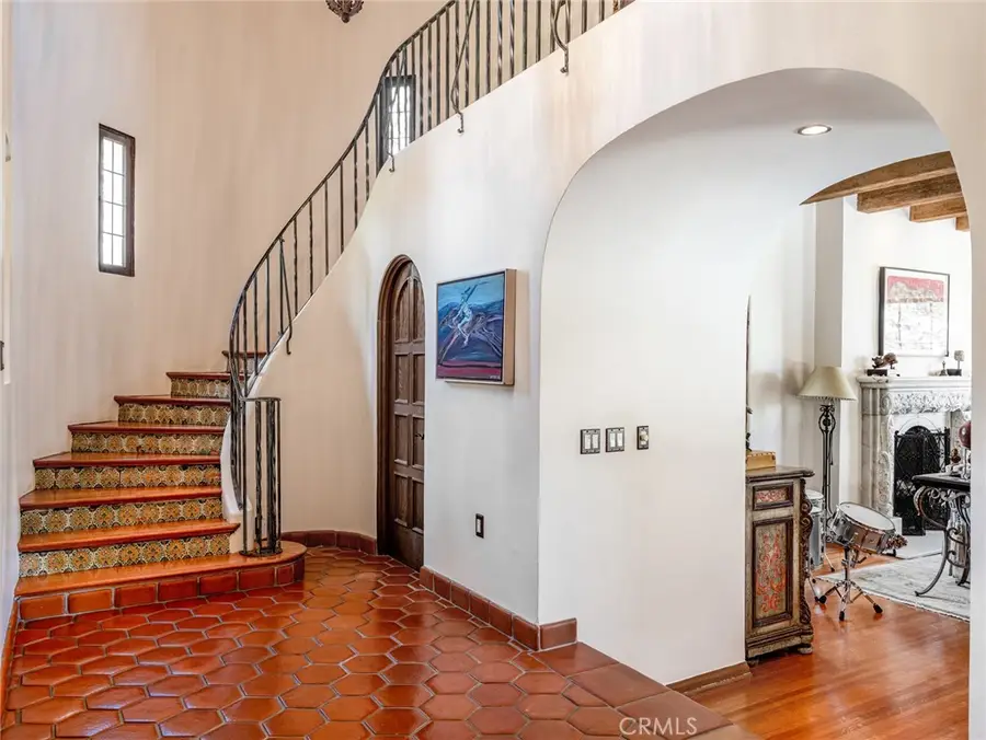 2349 N Catalina, Los Angeles, CA 90027 - #3