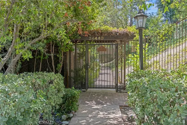 24440 Victory #15, Woodland Hills, CA 91367
