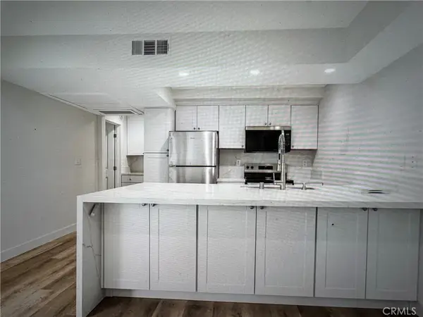 750 N Kings #105, West Hollywood, CA 90069